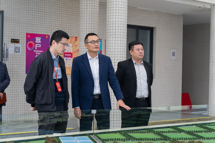 情系學(xué)子|院校領(lǐng)導(dǎo)走訪京東，看望電商實(shí)訓(xùn)學(xué)生！