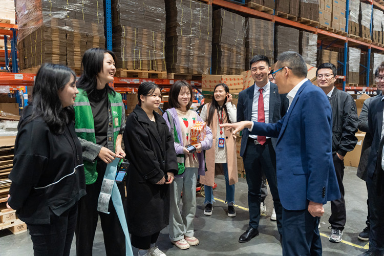 情系學(xué)子|院校領(lǐng)導(dǎo)走訪京東，看望電商實(shí)訓(xùn)學(xué)生！