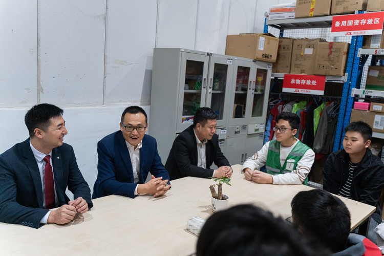 情系學(xué)子|院校領(lǐng)導(dǎo)走訪京東，看望電商實(shí)訓(xùn)學(xué)生！