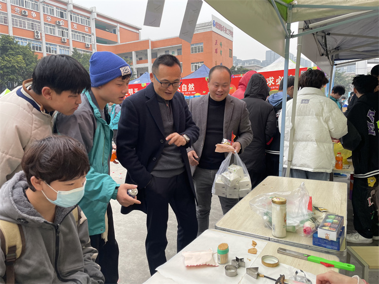 四川新華“雙十二”教育嘉年華系列活動火爆來襲?！