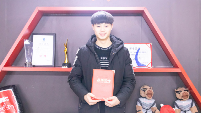 選擇新華，涅槃重生的雙胞胎兄弟！