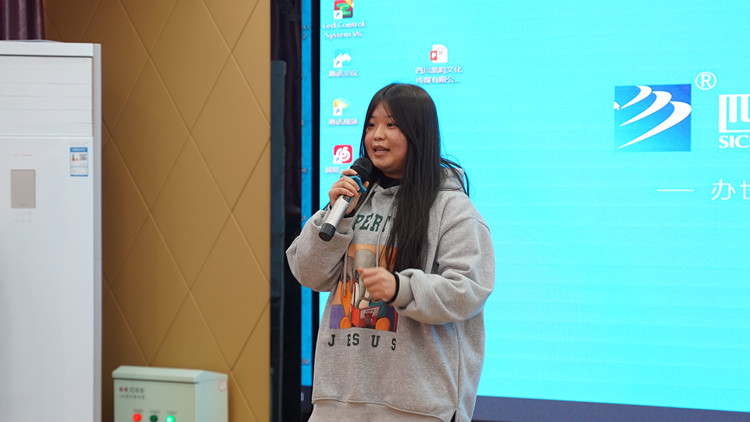 “求知、求職、求夢”新華模擬面試火熱進(jìn)行中！