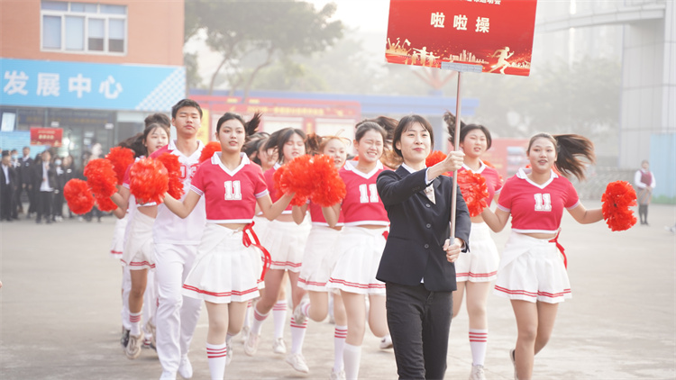 超“燃”運(yùn)動會！成都新華冬季運(yùn)動會“圖”擊現(xiàn)場！