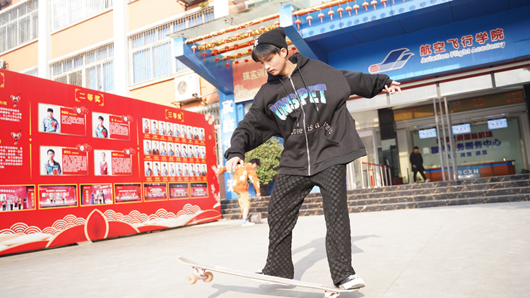 超“燃”運(yùn)動會！成都新華冬季運(yùn)動會“圖”擊現(xiàn)場！