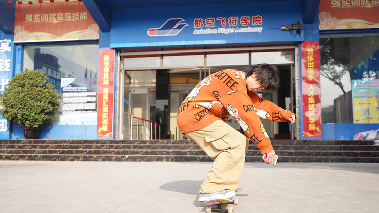 超“燃”運(yùn)動會！成都新華冬季運(yùn)動會“圖”擊現(xiàn)場！