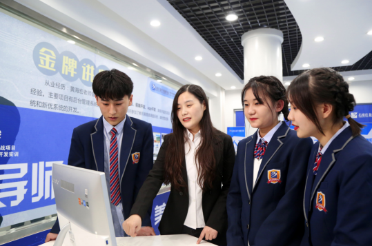 為何央視頻頻聚焦點贊？新華電腦教育硬核書寫職教新篇