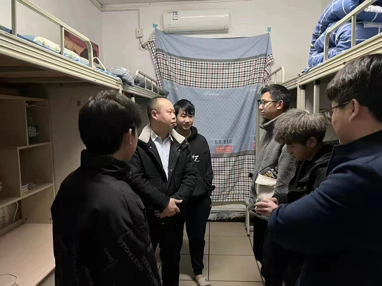 心系新生 關(guān)心慰問|校領(lǐng)導(dǎo)走訪慰問2022級新生