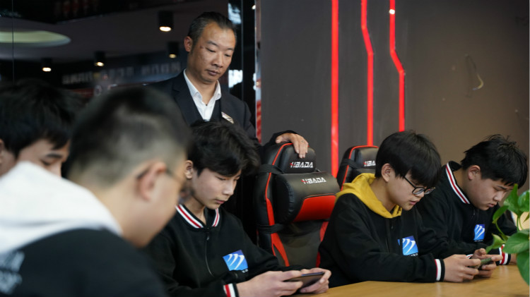 王者爭霸 限定名額！LGD俱樂部明星成員來新華啦！