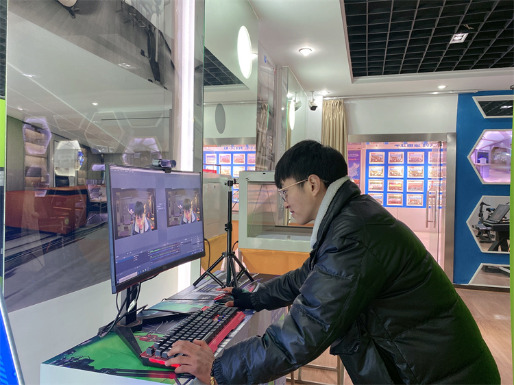 打工太辛苦擇校再讀，用技術(shù)與實(shí)力逆襲