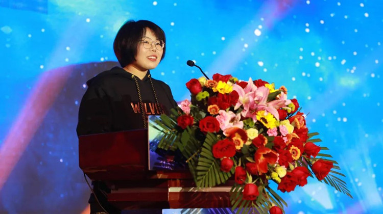 新“競(jìng)”之力，狼隊(duì)電子競(jìng)技俱樂部青訓(xùn)人才孵化基地落地新華