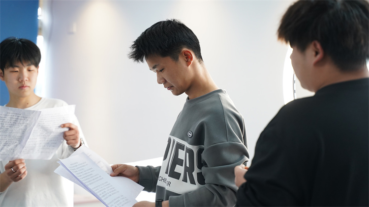 電商專業(yè)學(xué)生電商直播實訓(xùn)活動如火如荼開展中……