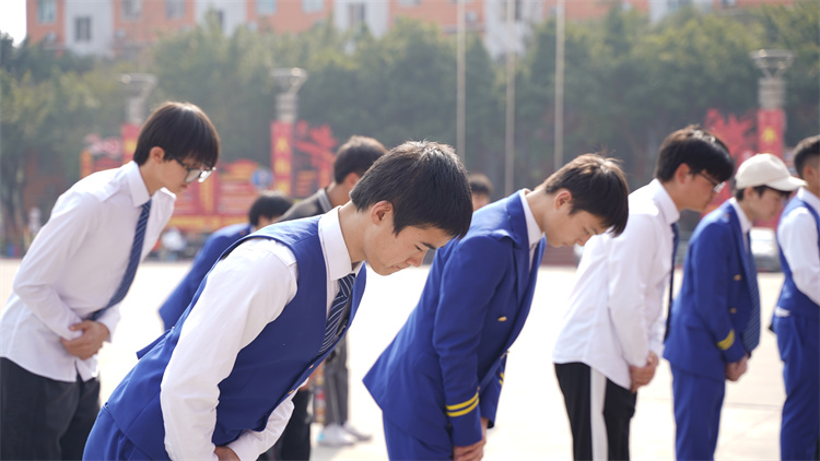 國(guó)防風(fēng)采！新華國(guó)防少年不怕練！