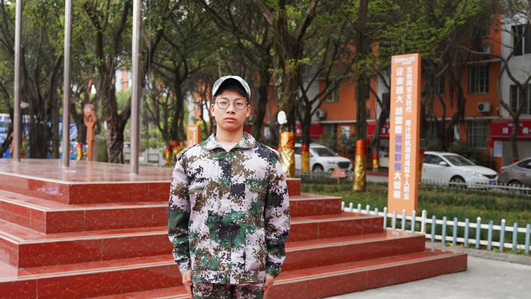 新生學(xué)子|堅(jiān)韌不屈，砥礪前行