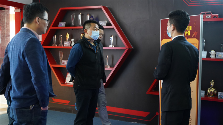 熱烈歡迎智能制造企業(yè)走進(jìn)成都新華交流學(xué)習(xí)指導(dǎo)！