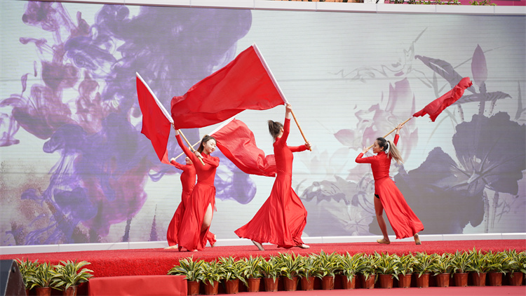 新起點(diǎn)再出發(fā)|成都新華高級技工學(xué)校升格揭牌儀式盛大啟幕！