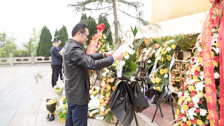 清明祭英烈，新華獻(xiàn)哀思