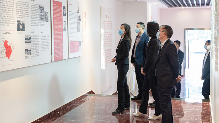 清明祭英烈，新華獻(xiàn)哀思