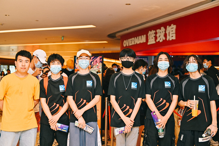 RNG三比二奪冠！電子競(jìng)技行業(yè)崛起