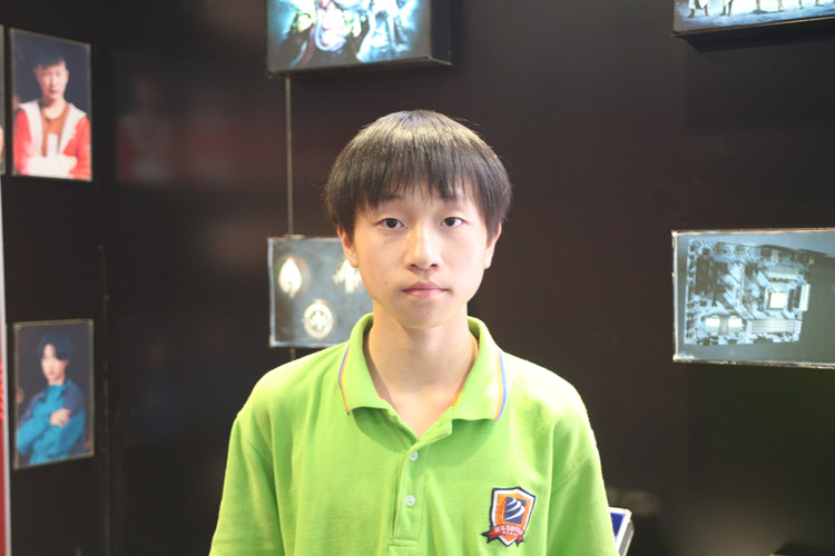 轉(zhuǎn)學(xué)逐夢(mèng)，競(jìng)技新華