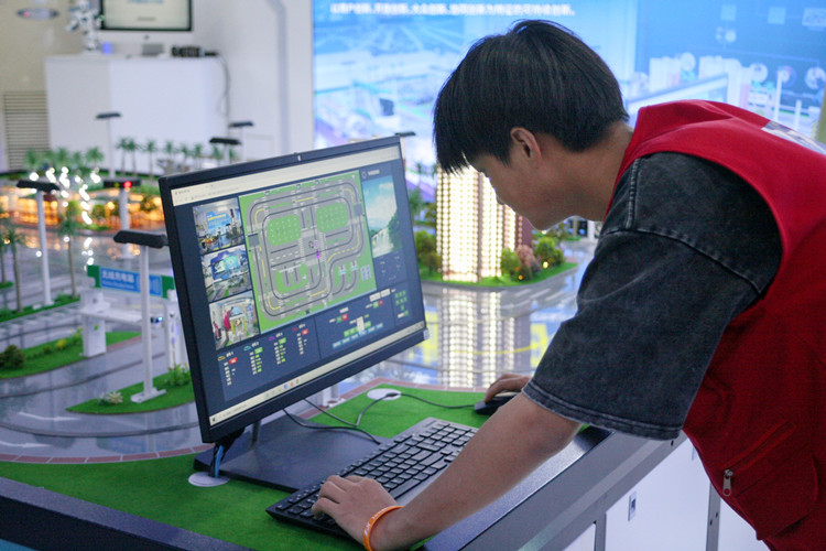 成功學(xué)子|明心見性，技藝則一