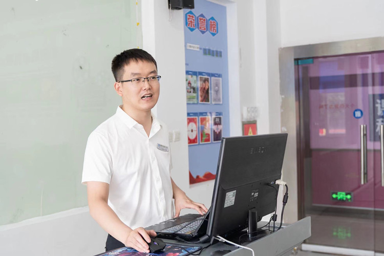 開學(xué)季，新華有話對(duì)你說(shuō)......