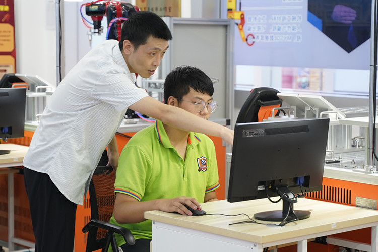 開學(xué)季，新華有話對(duì)你說(shuō)......