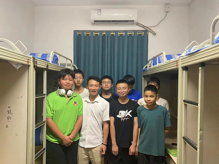 我負(fù)責(zé)雨露陽光，你負(fù)責(zé)茁壯成長