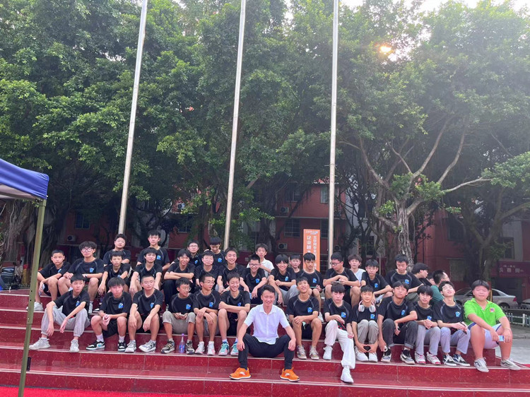 我負(fù)責(zé)雨露陽光，你負(fù)責(zé)茁壯成長