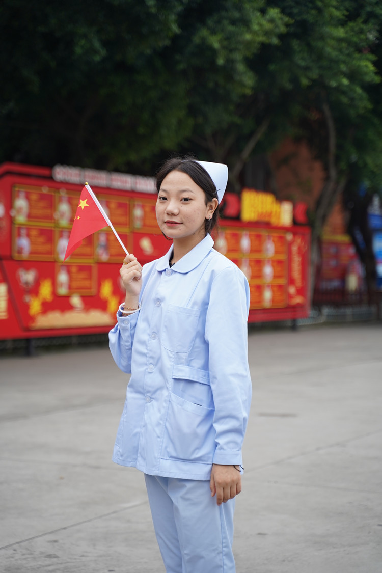 祖國頌！新華迎國慶，祝?！罢b”祖國