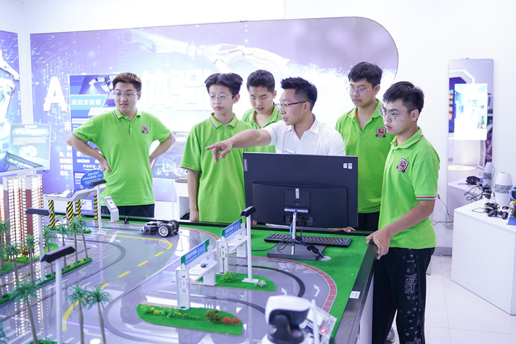 開學(xué)半個多月還能轉(zhuǎn)學(xué)嗎？想轉(zhuǎn)學(xué)到哪個學(xué)校好？