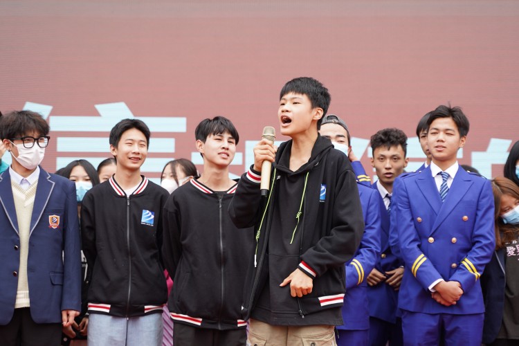 程龍老師新華“學(xué)生習(xí)慣養(yǎng)成教育”主題演講