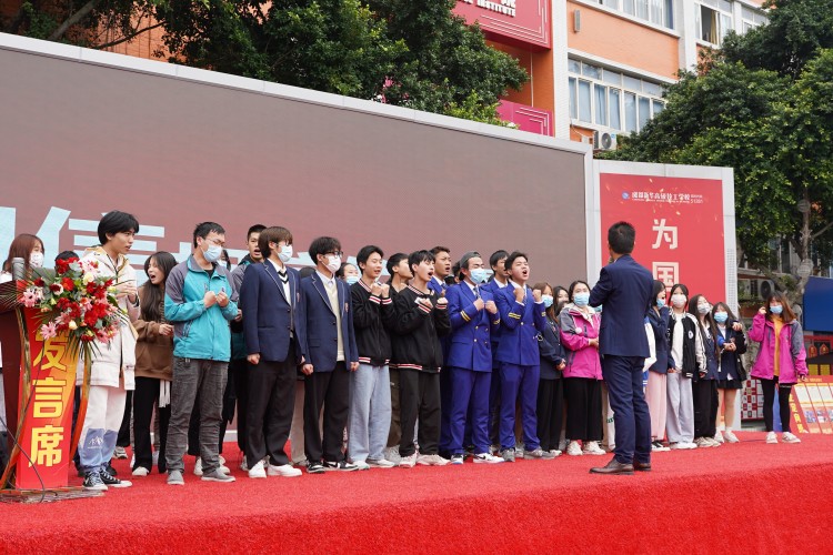 程龍老師新華“學(xué)生習(xí)慣養(yǎng)成教育”主題演講