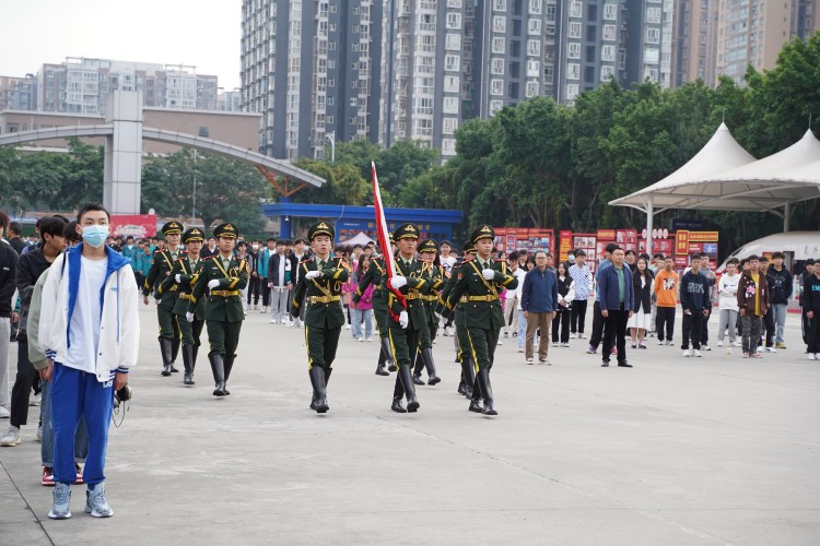 二十大奮進(jìn)譜華章，新華緊隨育棟梁