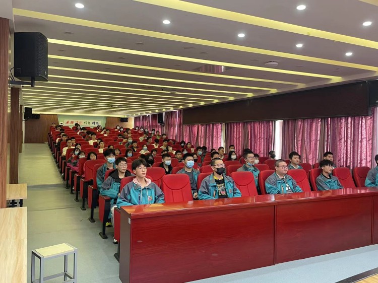 二十大奮進(jìn)譜華章，新華緊隨育棟梁