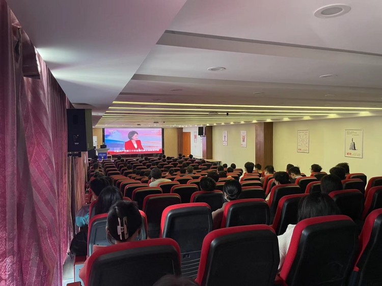 二十大奮進(jìn)譜華章，新華緊隨育棟梁