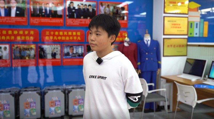 轉(zhuǎn)校來(lái)新華，用愛(ài)灌溉未來(lái)