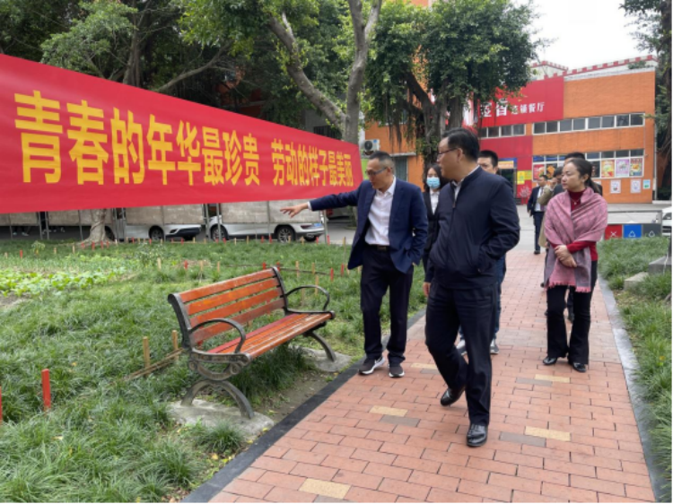 成都市技工院校規(guī)范辦學(xué)評估工作組一行蒞臨我校開展規(guī)范辦學(xué)評估工作