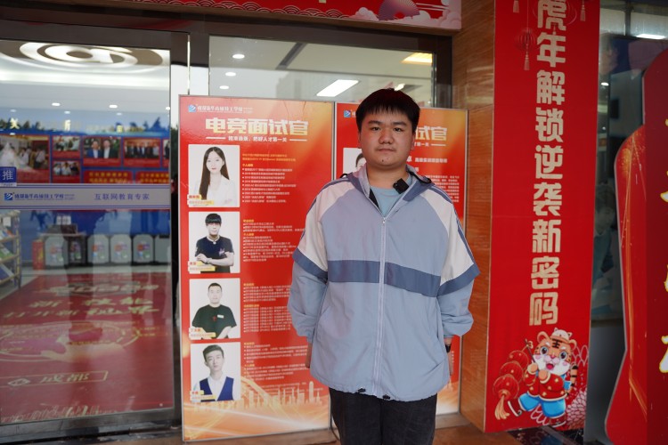 轉(zhuǎn)學(xué)來新華,在自己熱愛的領(lǐng)域開出花