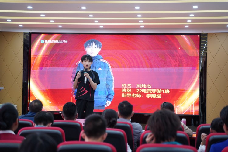 優(yōu)秀學(xué)子|競(jìng)無(wú)止競(jìng)，奔赴熱愛(ài)