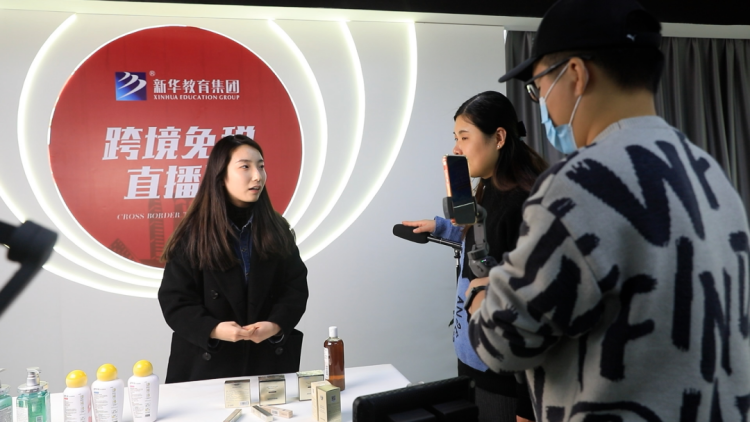 新華電腦教育開展“百企千師進(jìn)萬家”活動(dòng)