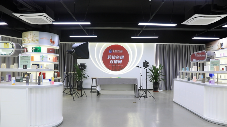 新華電腦教育開展“百企千師進(jìn)萬家”活動(dòng)