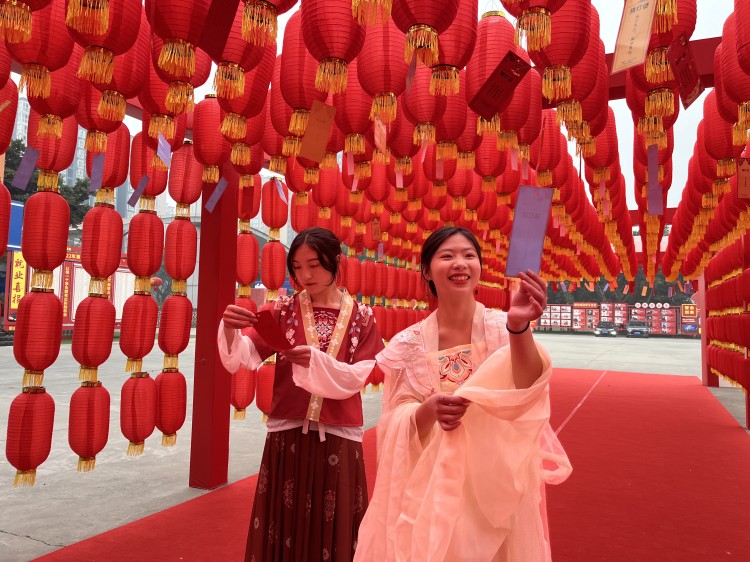 卯兔接福鬧元宵，遺風(fēng)佳韻匯佳節(jié)