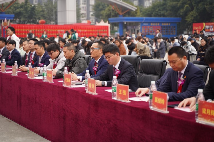 青春心向黨！與新華新生團員一起見證這場授牌、揭牌儀式