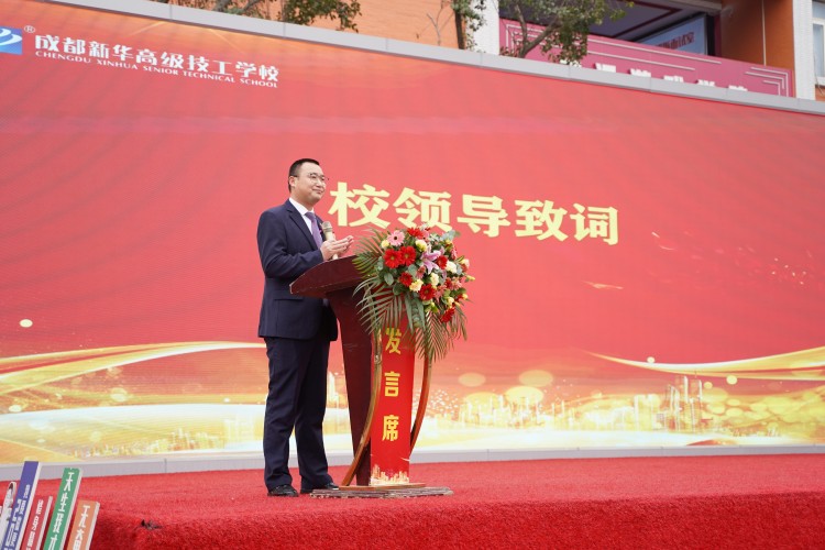 青春心向黨！與新華新生團員一起見證這場授牌、揭牌儀式