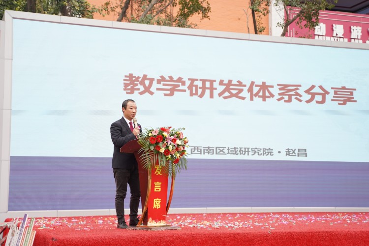 青春心向黨！與新華新生團員一起見證這場授牌、揭牌儀式