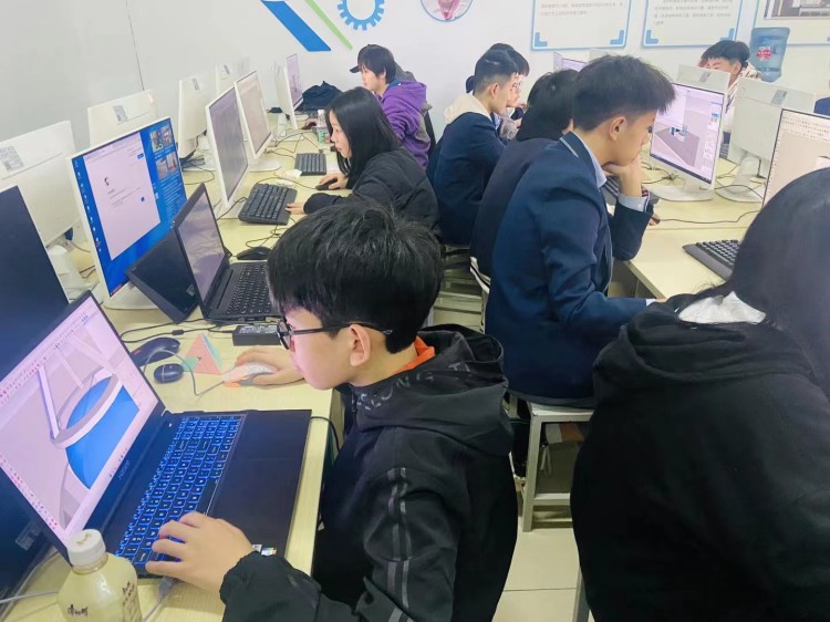 新華90后老師這樣說：不以規(guī)矩，不成方圓