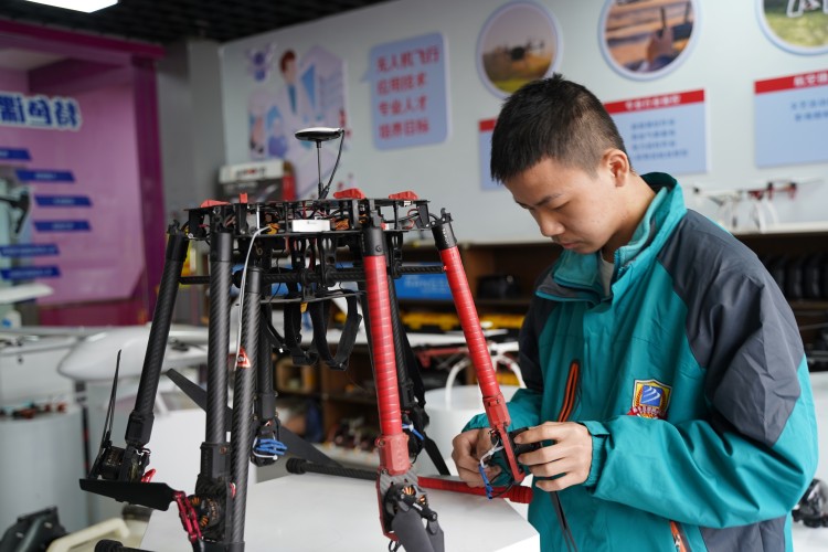 新華新起點(diǎn)，打工人重返校園是一種什么樣的體驗(yàn)？