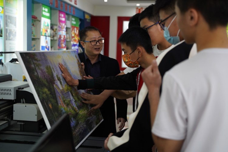 成都新華高級技工學(xué)校330職教周咨詢周如火如荼進(jìn)行中......