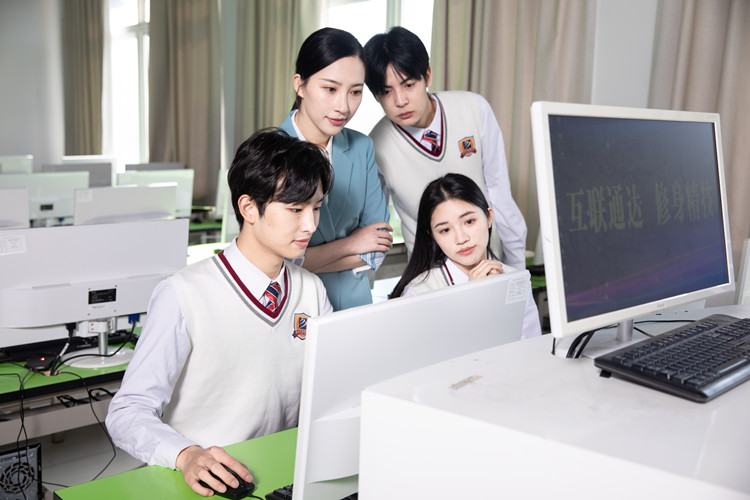 【解讀新華“三查三評”】學生學習為核心，綜合素質(zhì)齊發(fā)展