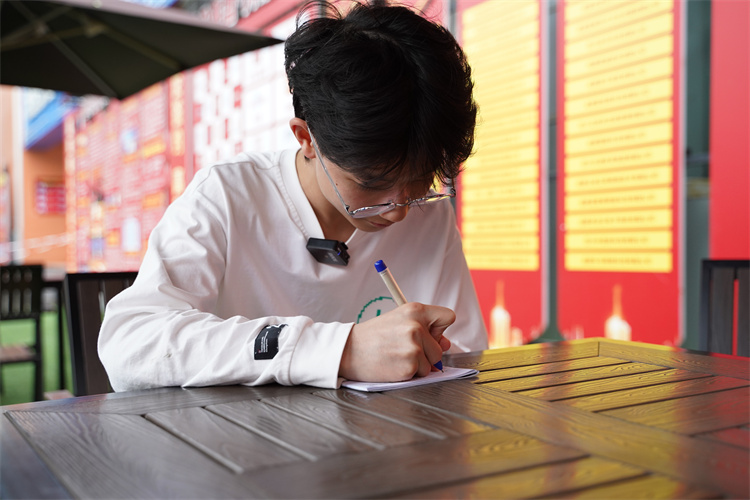 電競少年：以熱愛為青春正名，以拼搏為夢想加冕